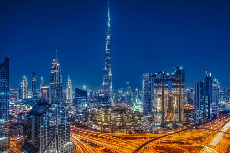 Ночной горизонт Дубая. Фото ZQ Lee на Unsplash